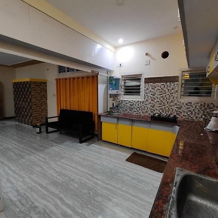 Yellow House Apartment Mysore Bagian luar foto