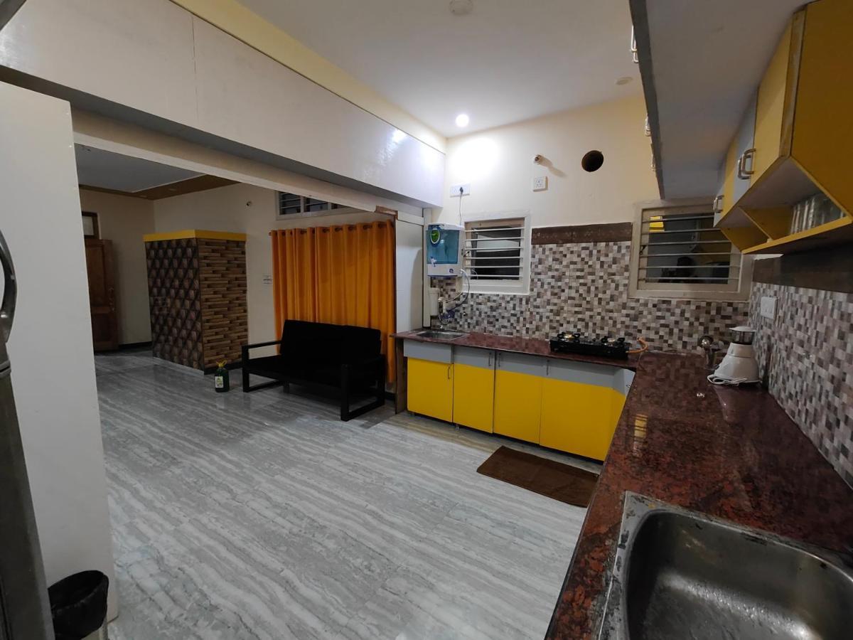 Yellow House Apartment Mysore Bagian luar foto